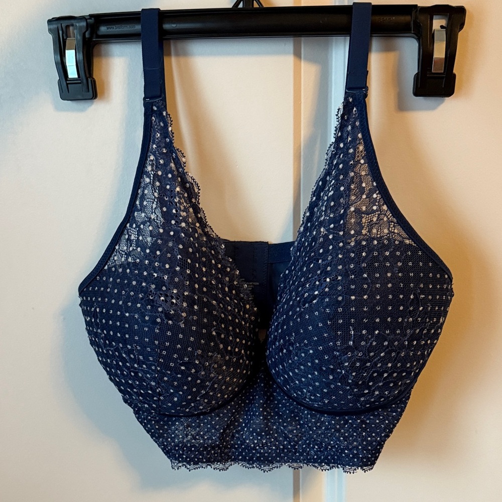 Elegant Lace Navy Blue & white sexy bra by Maidenform Sz 36D